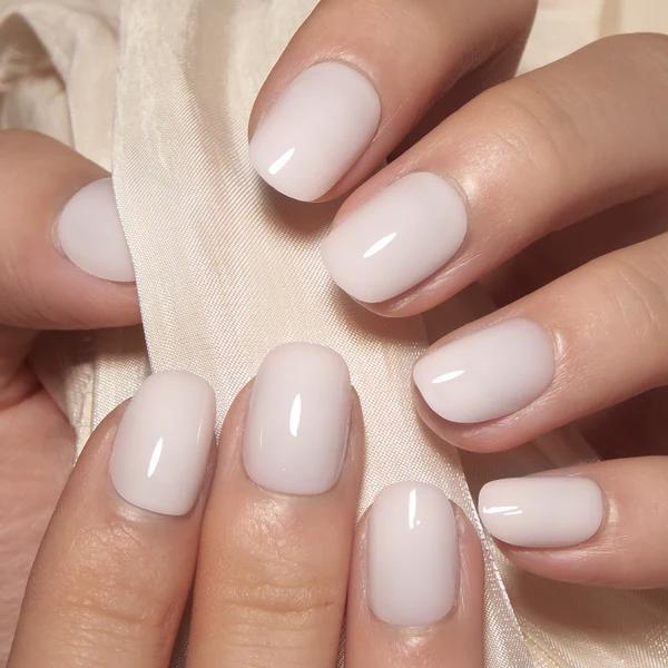 Lifestyle Unas Blanco Lechoso 1