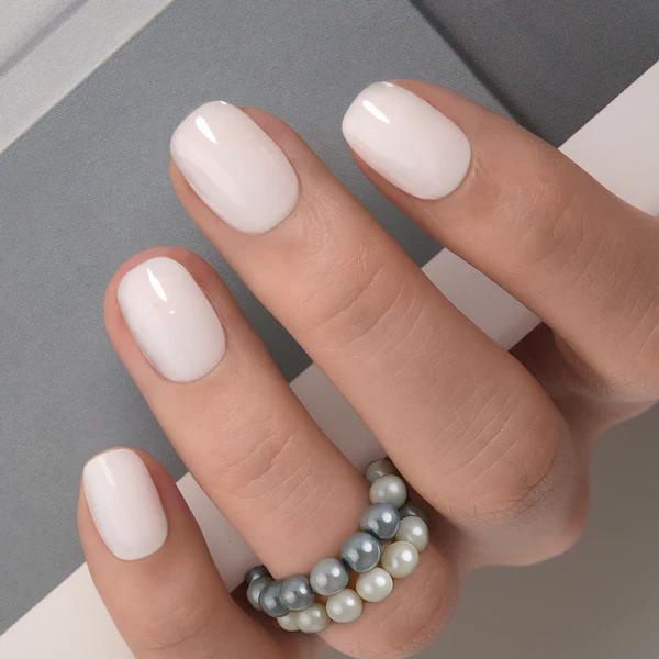 Lifestyle Unas Blanco Lechoso 2