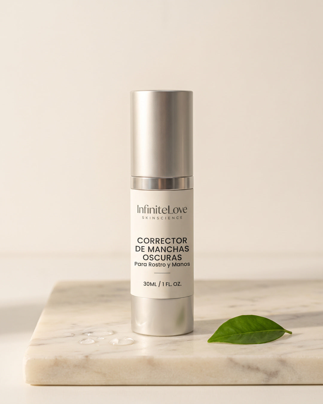 Corrector de Manchas Oscuras de InfiniteLove, 30 ml, sobre mármol